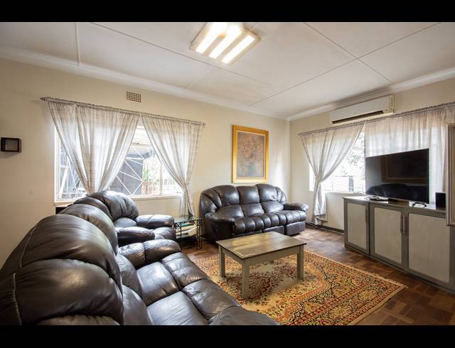 3 BEDROOM HOUSE FOR SALE IN RENSBURG